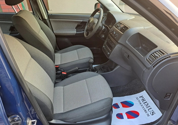 Skoda Fabia cena 15990 przebieg: 215799, rok produkcji 2011 z Chodzież małe 211